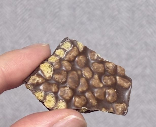 「チョコか？BLOCK TYPE(ブロックタイプ)シリアルパフ」の裏面。シリアルパフがたっぷり