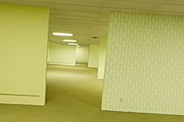 【写真を見る】黄色い“リミナルスペース”を捉えた場面カット [c]2026 Backrooms Rights LLC, PC Films, LLC. All Rights Reserved.