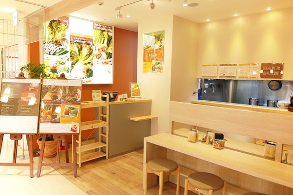 【東京都江東区・品川区・武蔵野市】フォー専門店「COMPHO」、担々麺をアレンジした「冷やし黒担々フォー」を期間限定提供