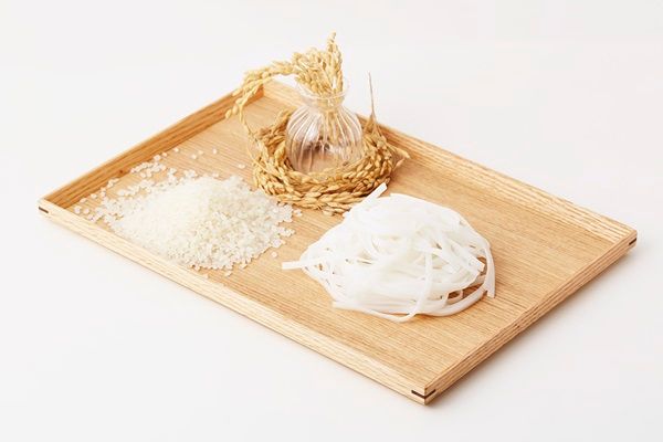 【東京都江東区・品川区・武蔵野市】フォー専門店「COMPHO」、担々麺をアレンジした「冷やし黒担々フォー」を期間限定提供