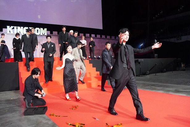 華やかなレッドカーペットイベントに会場も大盛り上がり
