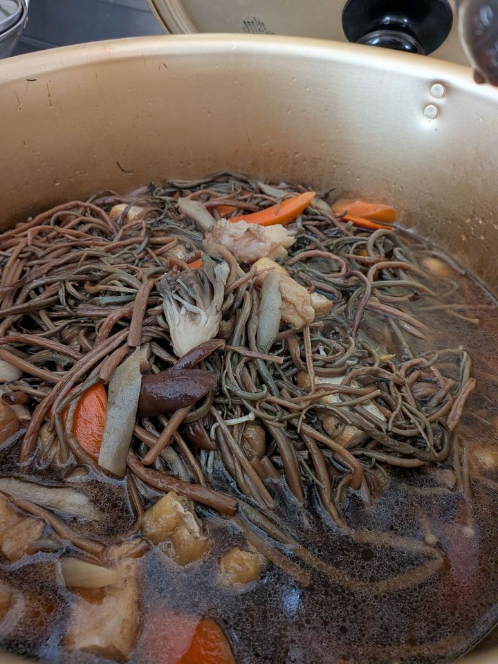 ぜんまいを煮る