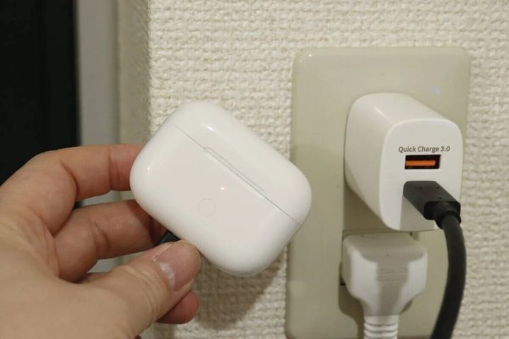 ダイソー 超速USB充電器 PD+Quick Charge 2ポート 20W 使用例