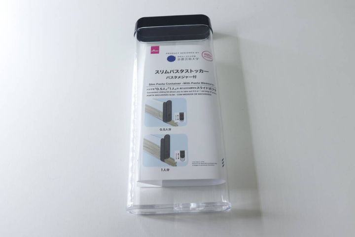 ダイソーのスリムパスタストッカー パスタメジャー付のパッケージ