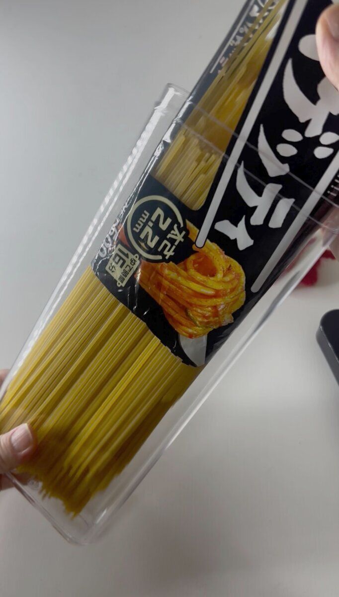 ダイソーのスリムパスタストッカー パスタメジャー付にパスタを移す