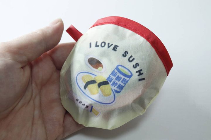 ダイソーの折りたたみうちわはポケットサイズで持ち運びに便利
