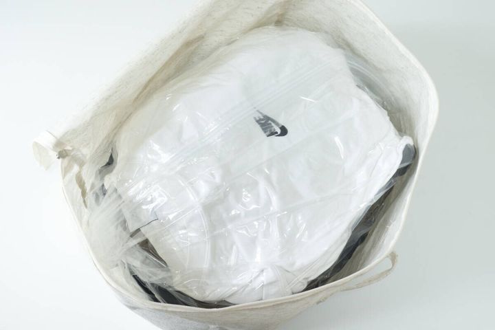 セリアのコンパクトになるマチ付き圧縮袋