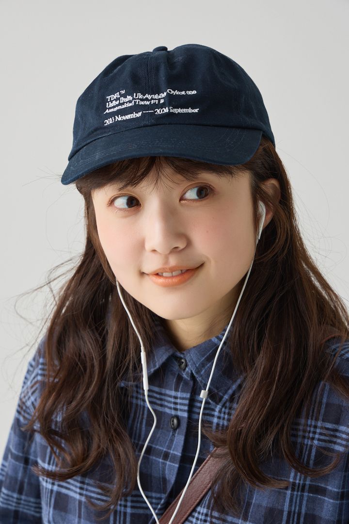 日焼け対策はさらっと長袖シャツで。ネイビー×ホワイトのマリン配色が爽やか【FUDGE FRIEND おしゃれさんの毎日コーディネート vol.697｜大島花菜】