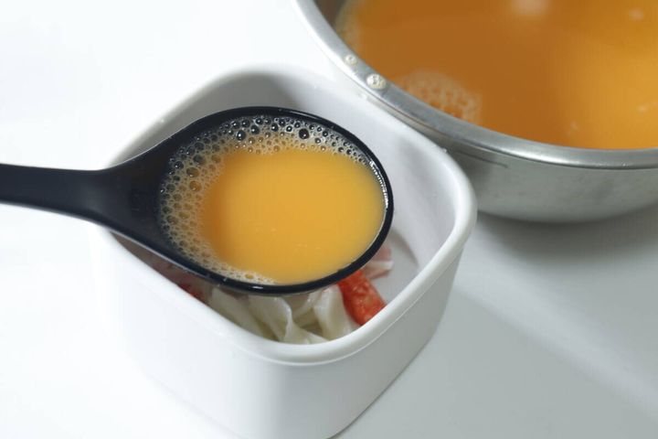 ダイソーのワダカン 昆布つゆ白だしで茶碗蒸しを作る様子2