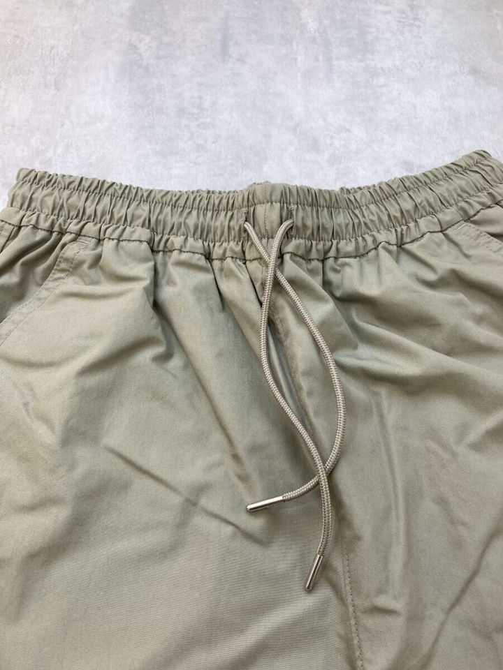 GU GIRLSドライイージーバレルレッグパンツ ウエストゴムと紐のアップ