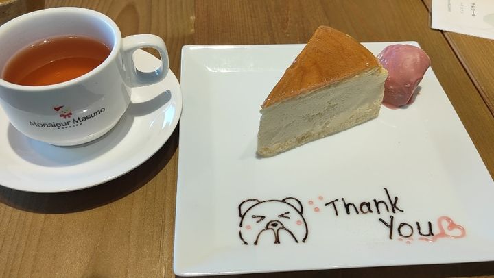 サンタが出迎える癒し空間でいただける絶品スイーツ