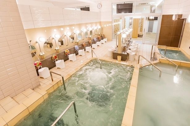 自宅で湯船に入るより手軽に利用できる銭湯(写真は東京・豊島区の「妙法湯」)