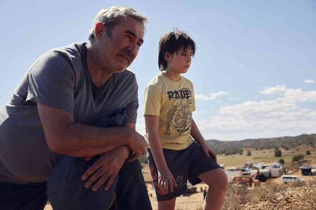 『シラート』で行方不明となった娘を捜す父のルイス役にセルジ・ロペス [c] 2025 LOS DESERTORES FILMS, A.I.E., TELEFÓNICA AUDIOVISUAL DIGITAL, S.L.U.,FILMES DA ERMIDA, S.L., EL DESEO DA, S.L.U., URI FILMS, S.L.,4A4 PRODUCTIONS