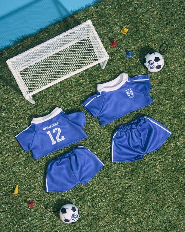 「サッカーユニフォームコスチューム」(3850円)。背番号「12」とチームエンブレムがポイント