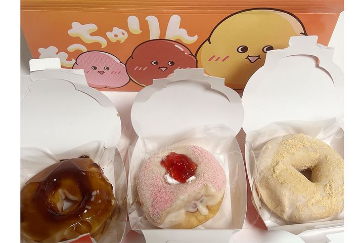 （写真・左）もっちゅりんみたらし、（写真・中）もっちゅりんいちご、（写真・右）もっちゅりんきなこ