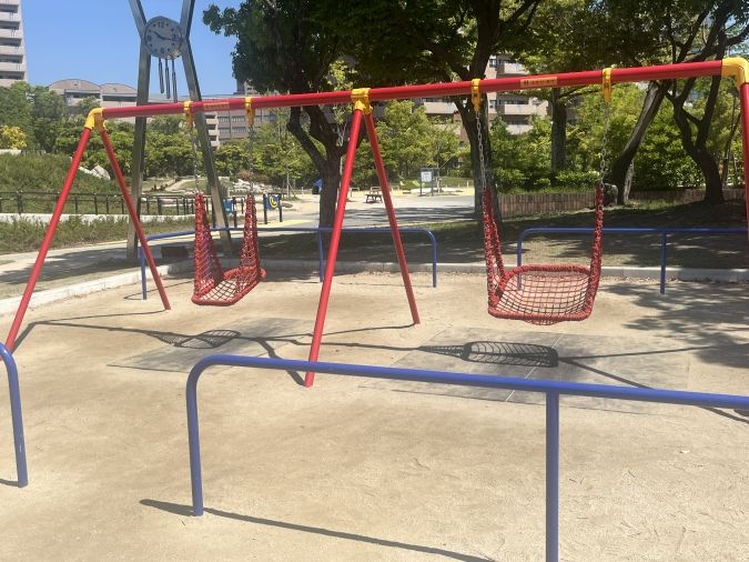 百道中央公園 ハンモック型ブランコ