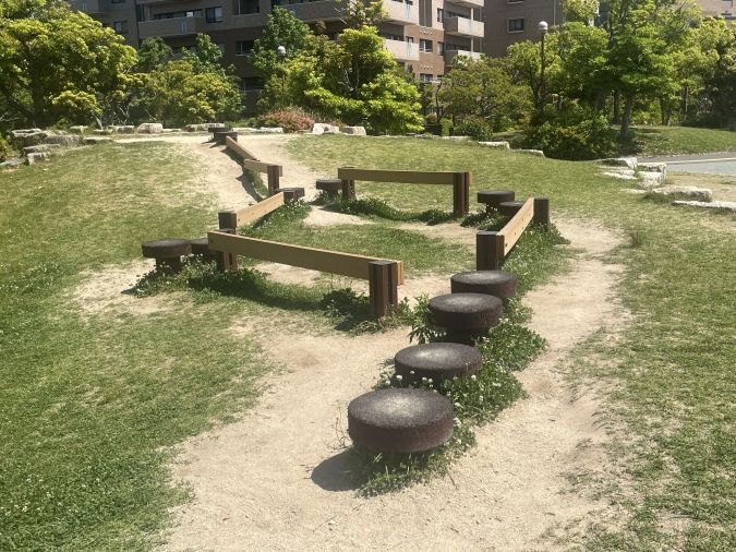 百道中央公園 木製平均台