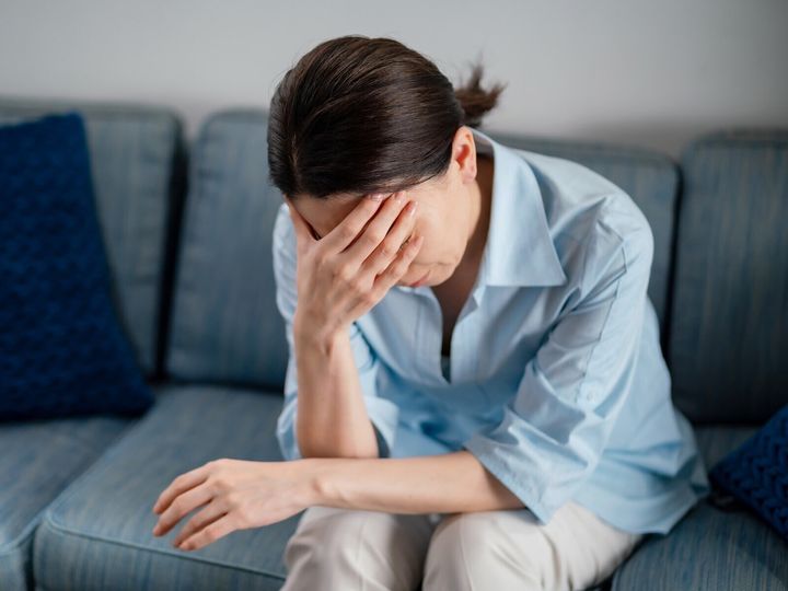 親の老後資産がなければ、その負担は子にのしかかる。48歳女性は、母に長年金銭援助を続けてきたが、もう限界だ。娘の立場を考えず、当然のように頼ってくる母に不満も募っている。同居、介護が迫る現実に、女性はどう対応すべきなのだろうか。※画像：PIXTA