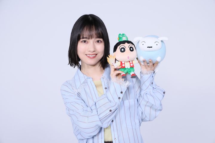 『映画クレヨンしんちゃん 奇々怪々！オラの妖怪バケ～ション』TOMOO×ぬいぐるみ（しんのすけ、シロ） （C）臼井儀人／双葉社・シンエイ・テレビ朝日・ADK 2026 width=