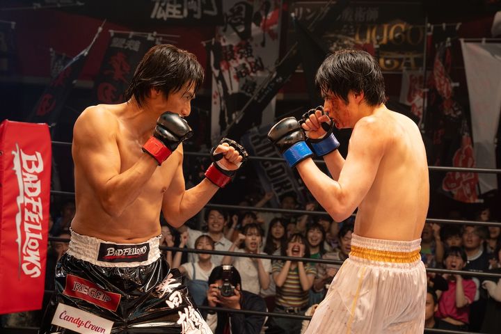 鈴鹿央士VS伊勢谷友介、リング上で激突！『喧嘩独学』命懸けの“下剋上”バトル