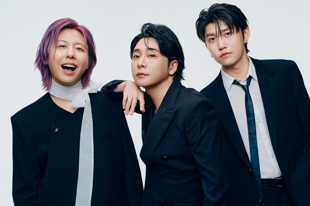 Mrs. GREEN APPLE。写真左から藤澤涼架(Key)、大森元貴(Vo/Gt)、若井滉斗(Gt)