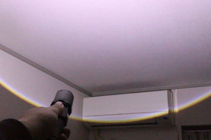 ズームアウトしてワイドビームで照らす様子