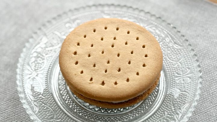 ブルーベリーの酸味にキュン！【ファミマ限定】あのチーズのアイスを実食