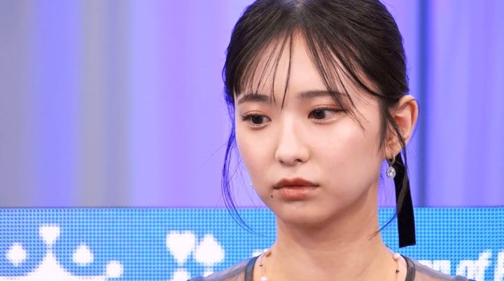 【映像】人気女優、ニヤけ顔が可愛い“チップ山盛り回収”の瞬間