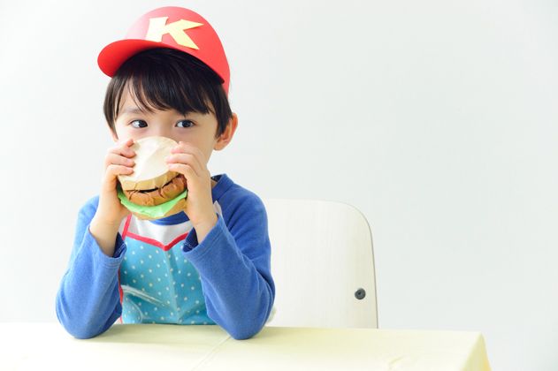 【ごっこあそび工作】ハンバーガー屋さんに変身！「赤いサンバイザー」＆「ハンバーガー」を手作りしよう♪の画像1