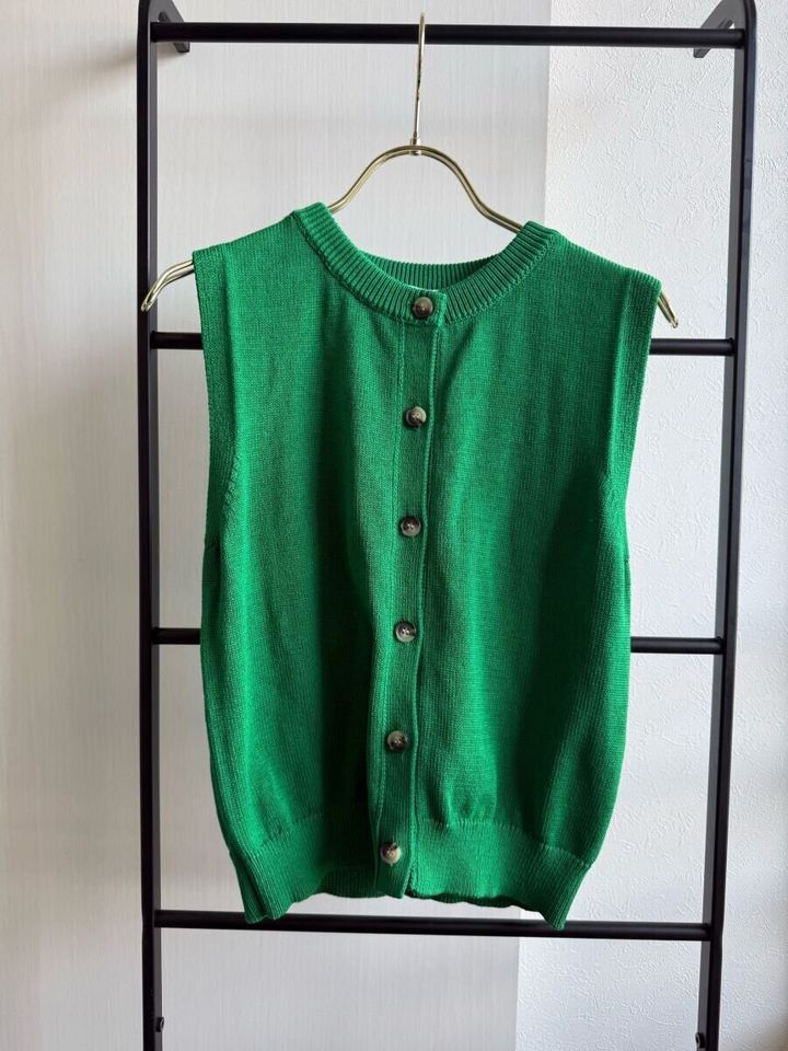 GU フロントボタンセーター（ノースリーブ）Q 55 GREENの商品写真