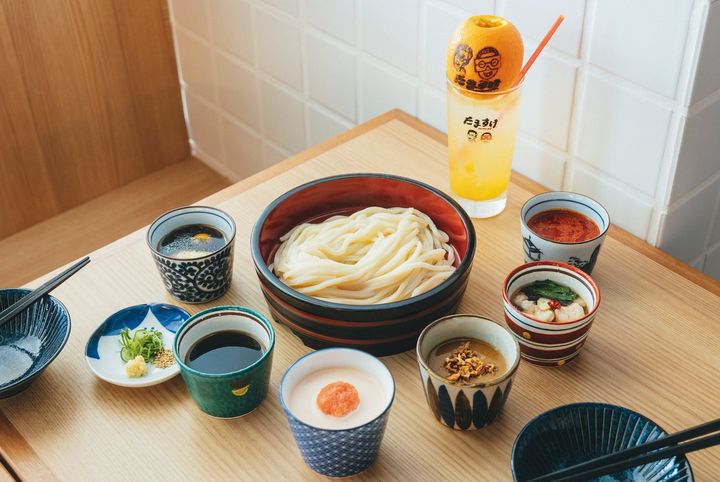 『たますけ』の桶うどんと6種のつけだれ｜宇賀なつみ「ほろ酔いおつまみ」