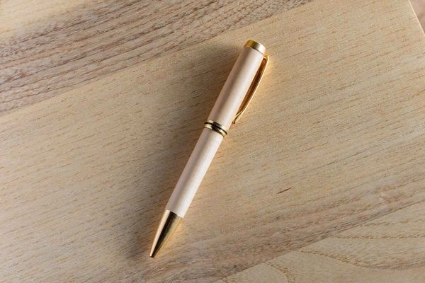 伐採された記念樹などから記念品を製作するサービス開始！職人が手仕事で仕立てる宝物