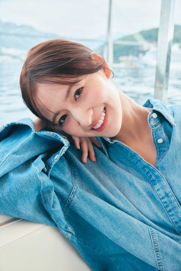 乃木坂46 金川紗耶1st写真集『好きのグラデーション』裏表紙（Sony Music Shop限定版） 撮影：三宮幹史 width=