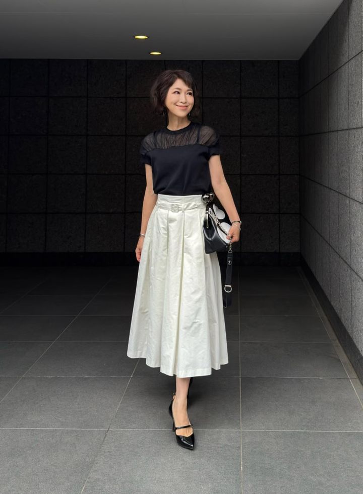Tops … cyclas、Skirt … martinique、Shoes … PELLICO、Bag … STUDIO CHERIE