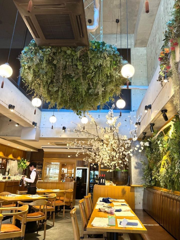 表参道駅近くにあるイタリア料理の名店「TRATTORIA庭」の店内