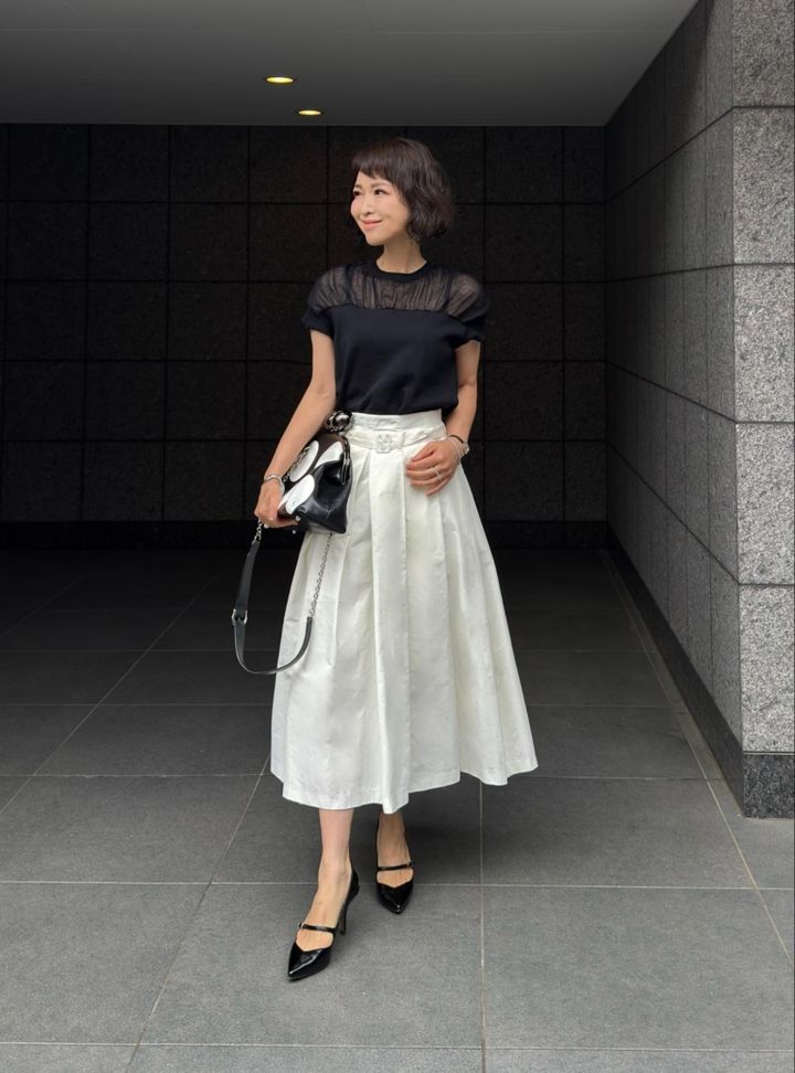 Tops … cyclas、Skirt … martinique、Shoes … PELLICO、Bag … STUDIO CHERIE