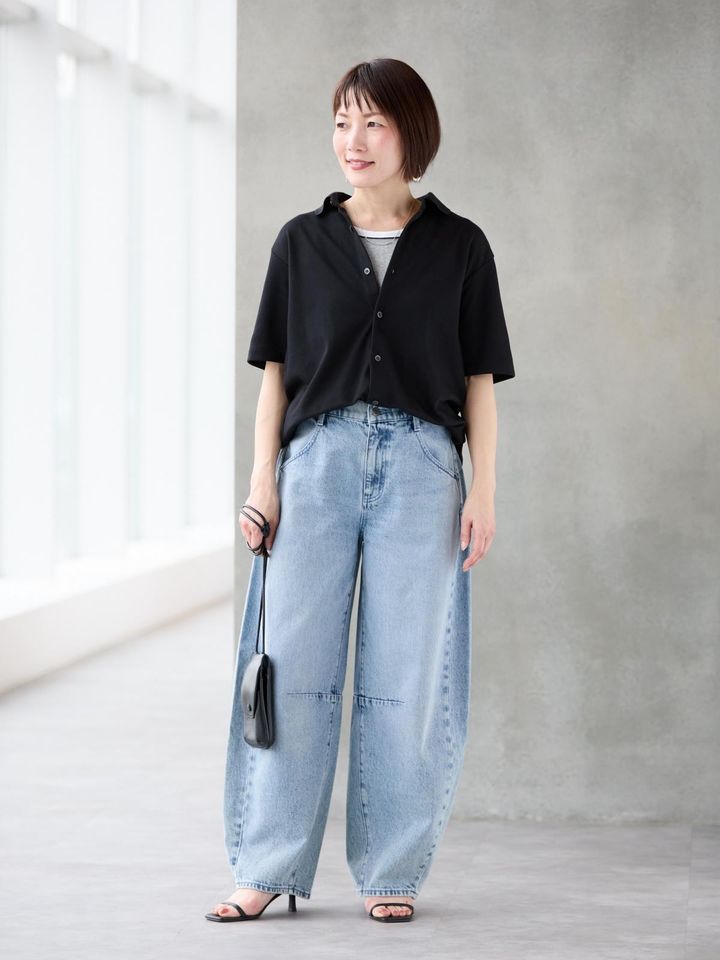 フロント部分がフルオープンのデザインなのでトップスにも羽織りにも使えます 出典：StyleHint