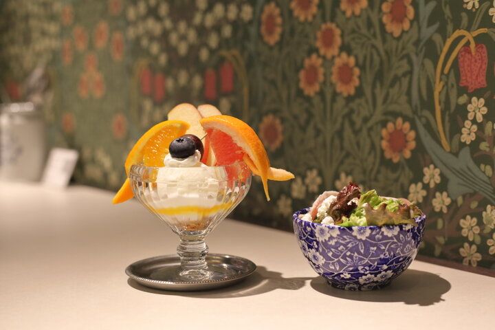 レトロ空間で豪華なパフェや色とりどりのランチを。フルーツ専門カフェ「日々の果物」