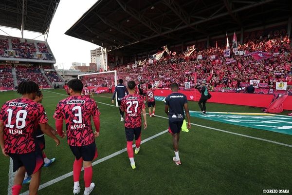 関西外大の留学生がセレッソ大阪のアンケートに協力！スタジアムで試合を観戦し回答