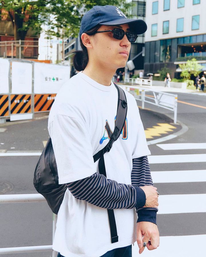 【20代スナップ＠渋谷】“動きやすい格好”の肝はヤックパックのショルダーバッグ
