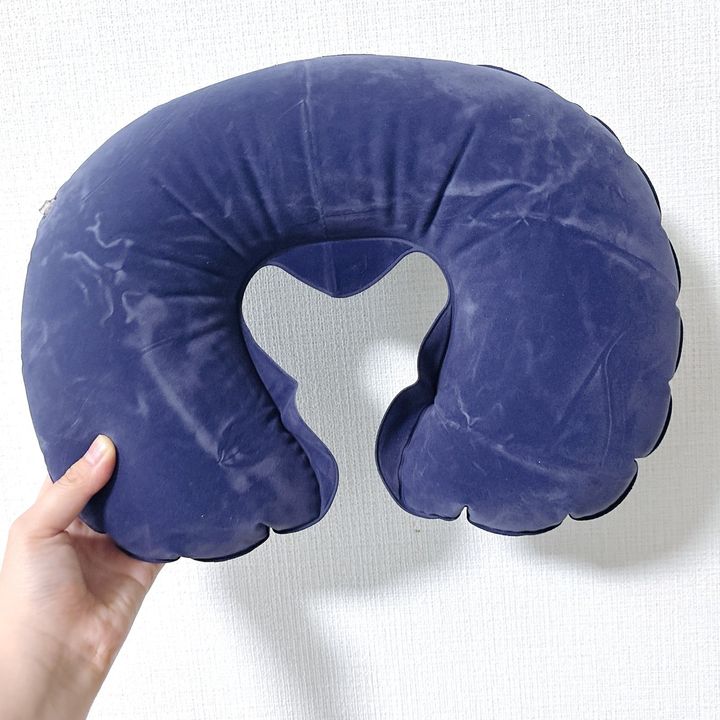 膨らませたエアー枕