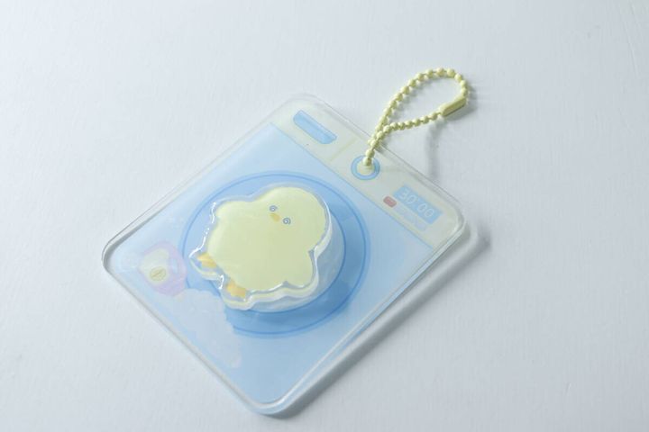 ダイソーのアクリルキーホルダー ひよこ