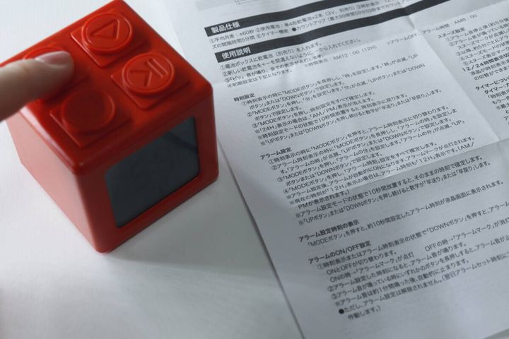 ダイソーのブロック型デジタルタイマー時計のボタン