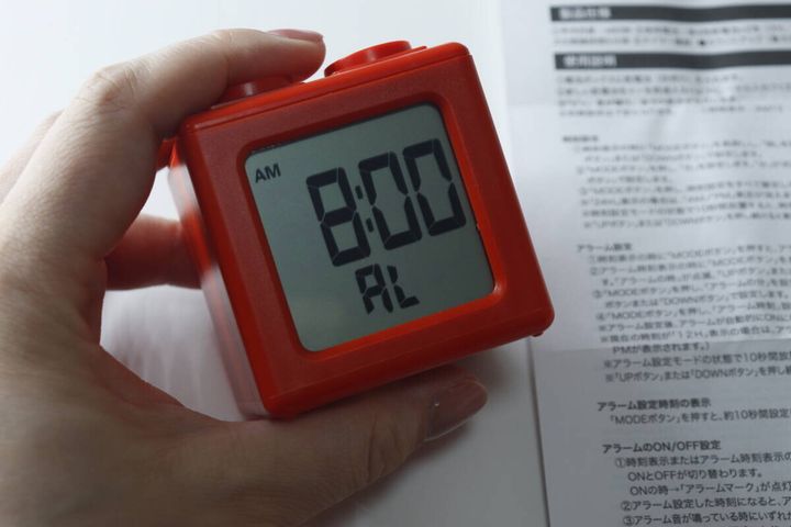 ダイソーのブロック型デジタルタイマー時計のアラーム画面