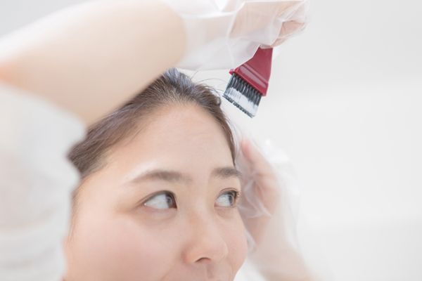「白髪は染めるもの」という価値観は一種の呪い