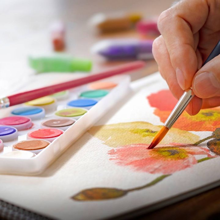 絵を描く人
