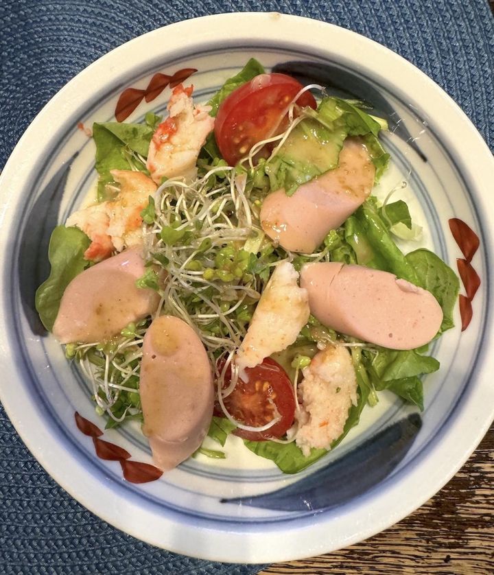 鎌田さんが食べている朝の野菜サラダ。