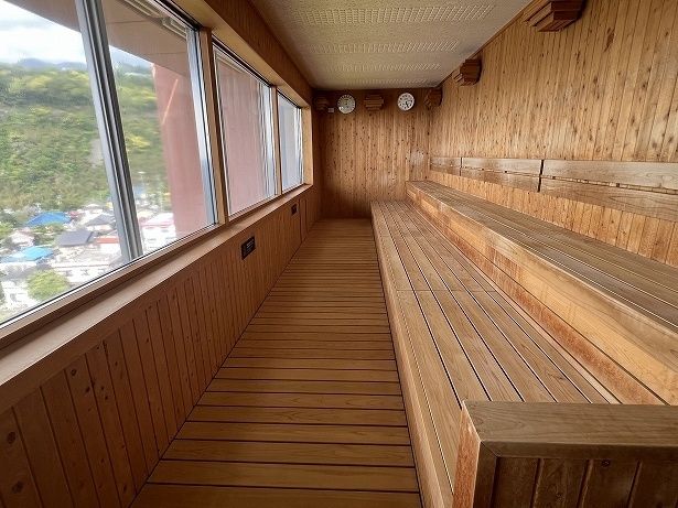 サウナ室内のどこに座っても絶景が望める