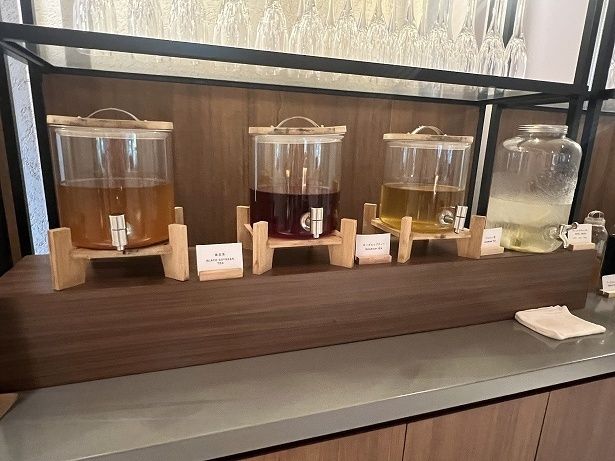 ドリンクは料金に含まれているので自由に飲むことができる