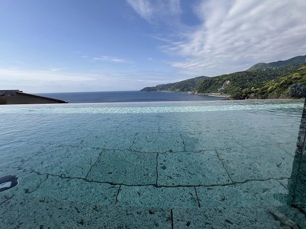 海までつながっているようなインフィニティ温泉でフィニッシュ
